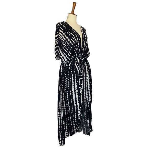 Black and White Abstract Striped Kimono Duster Beach Coverup - Picture 11 of 16